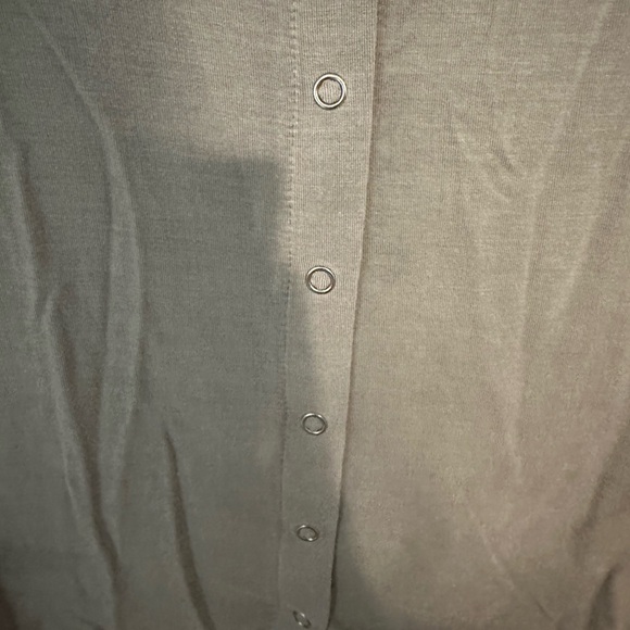 American Eagle soft and sexy size XL long sleeve cropped button up top - Picture 4 of 4
